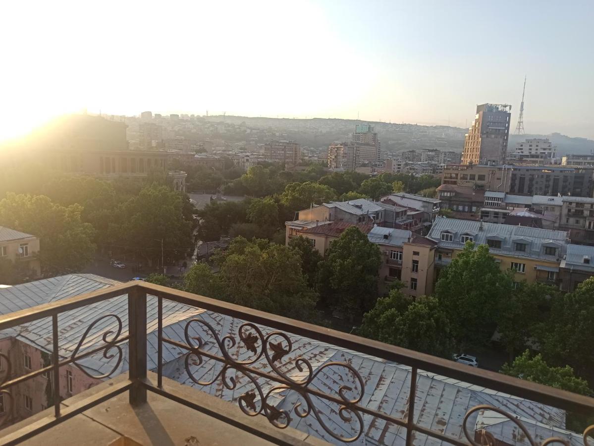Красивая, Просторная Квартира В Самом Центре Еревана, Рядом С Оперным Театром. Yerevan Luaran gambar